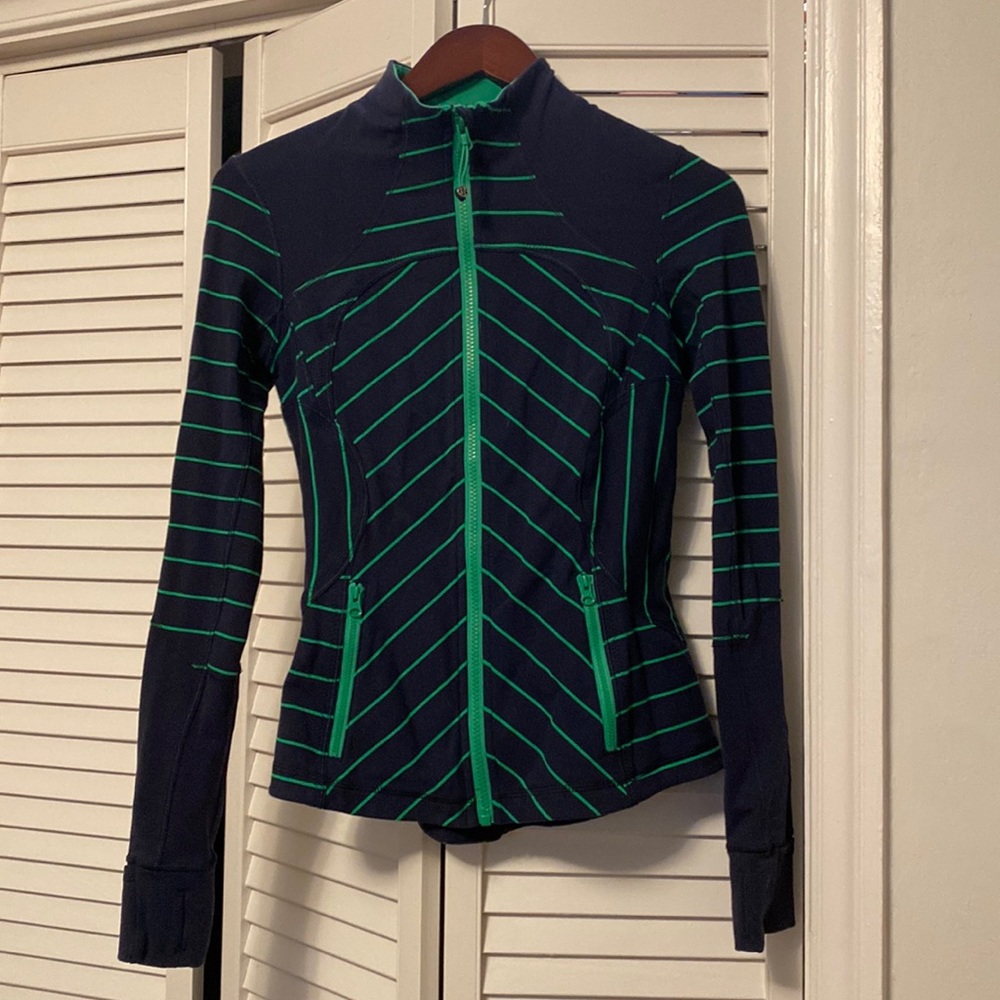 Lululemon define jacket- navy and green bean size 6